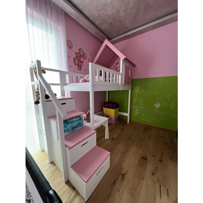 Hochbett mit Treppe und Dach aus Massivholz für Kinderzimmer mit zusätzlichem Platz unter dem Bett